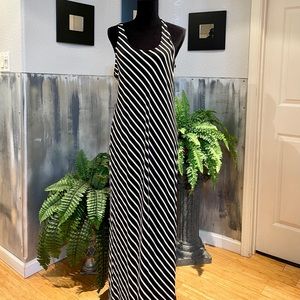 Black & White Racerback Maxi Dress NWT Sz L -B14